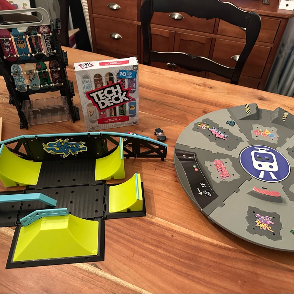 Tech Deck Skate Park Playset with 18 boards and convertible Ramps